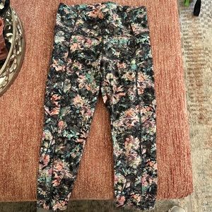 Lululemon size 6 floral pattern leggings
